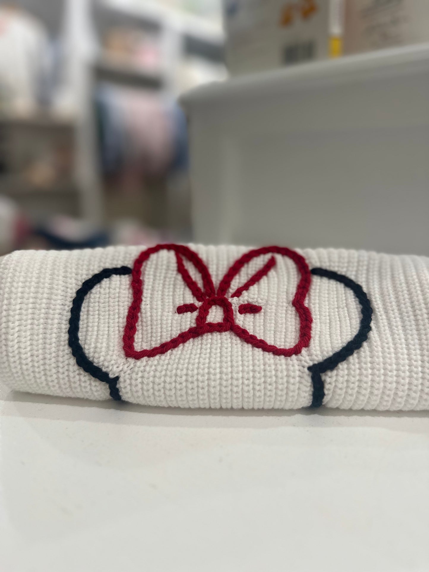 Tiny Threads Design- Minnie