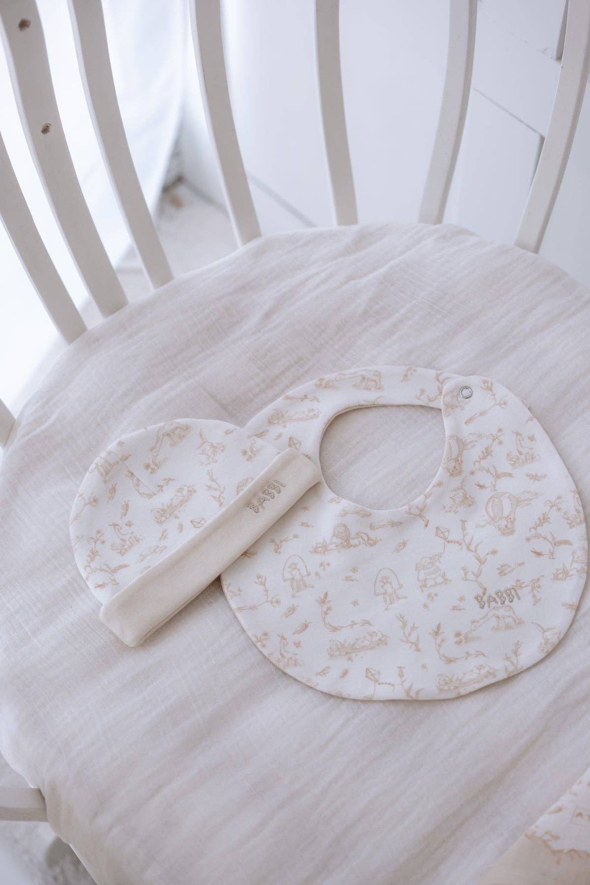 3-Piece Newborn Set with Gift Box – Toile de Jouy / Beige