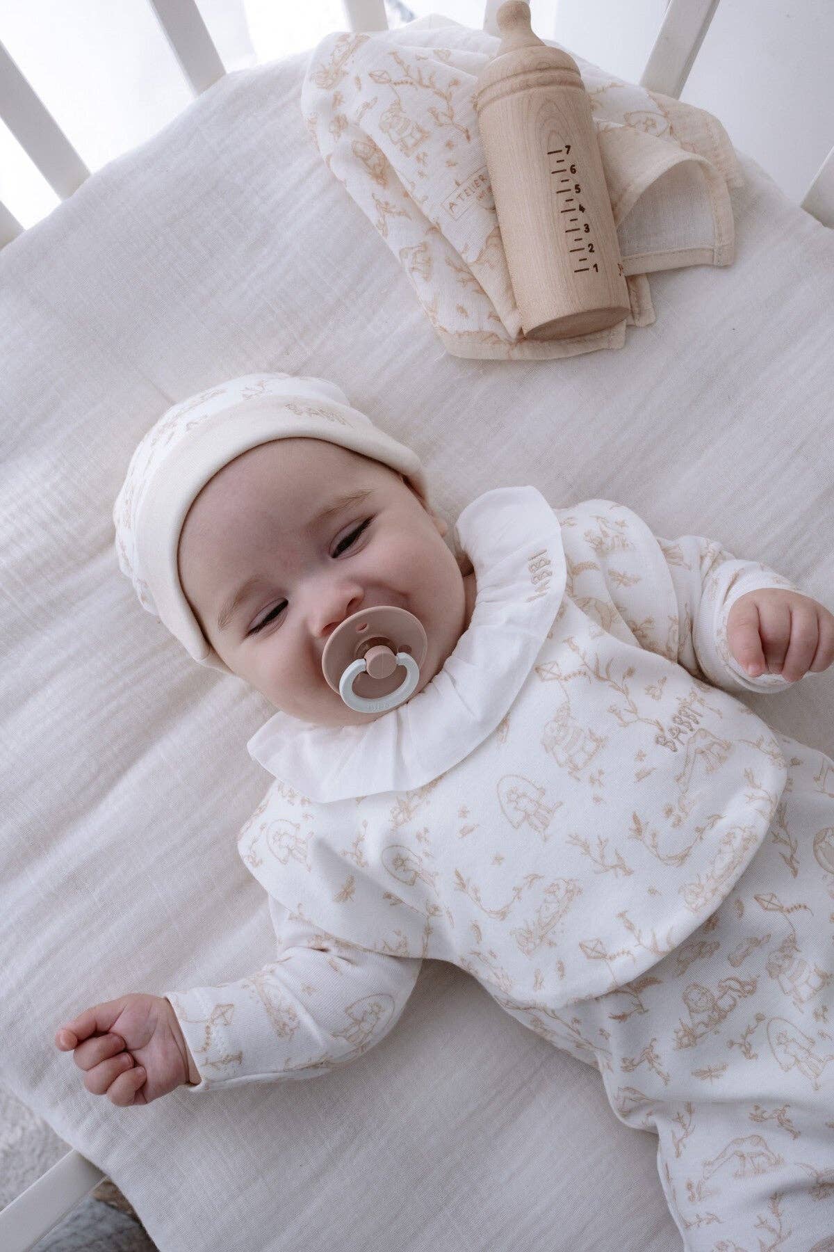 3-Piece Newborn Set with Gift Box – Toile de Jouy / Beige